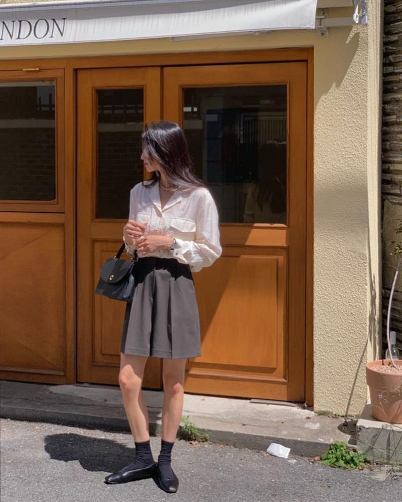 4 kiểu áo trắng giúp phong cách thêm tinh tế-2