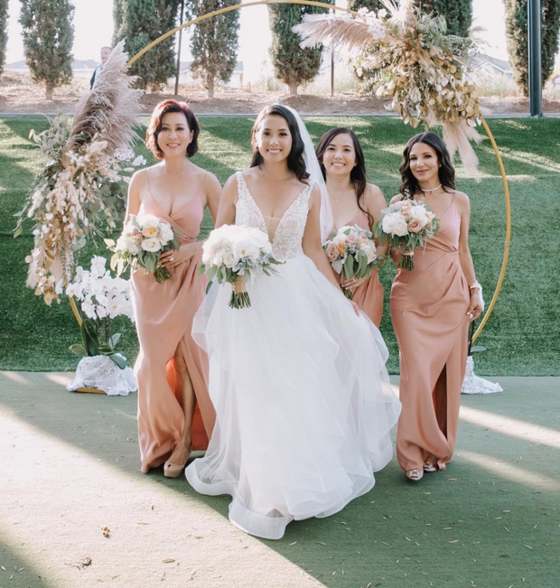 57 tuổi, MC Kỳ Duyên vẫn xinh như mộng khi làm phù dâu-2