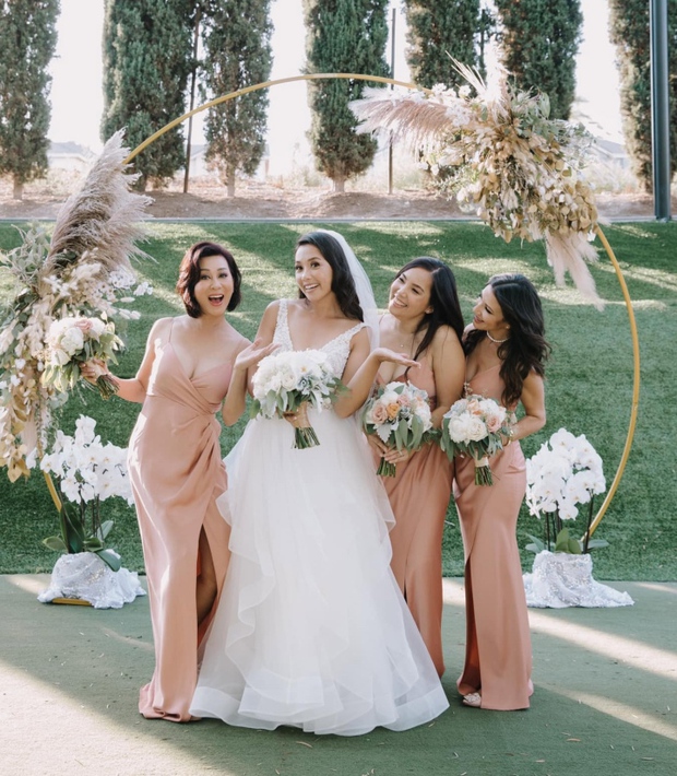 57 tuổi, MC Kỳ Duyên vẫn xinh như mộng khi làm phù dâu-3