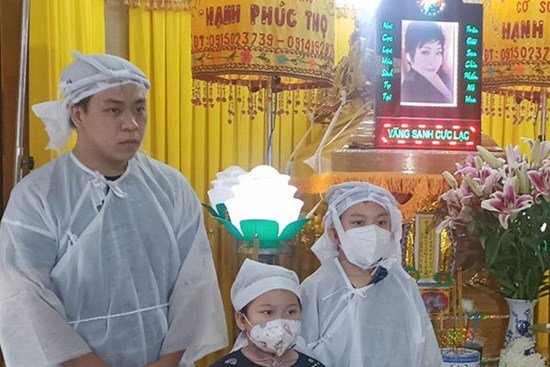 Tang lễ lặng lẽ của ca sĩ Hà Lan Phương