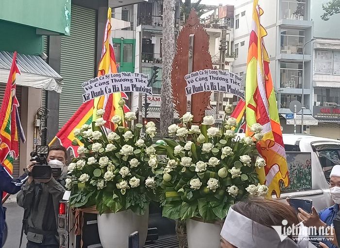 Tang lễ lặng lẽ của ca sĩ Hà Lan Phương-7