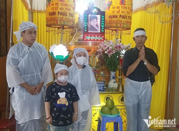 Tang lễ lặng lẽ của ca sĩ Hà Lan Phương-2