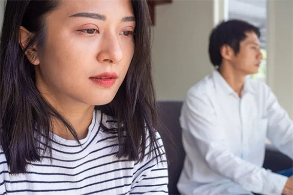 Ly hôn chồng cũ nửa năm, 3 bà chị chồng vẫn thản nhiên mang mẹ chồng cũ ốm đau đến nói tôi chăm bà-2