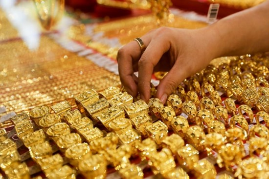 Giá vàng đảo chiều tăng mạnh