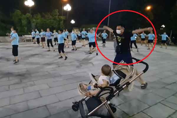 Nửa đêm, bố say rượu ngủ quên bên đường ở Hà Giang, bỏ mặc con nhỏ gào khóc-3