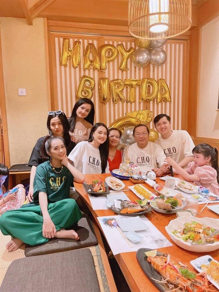 Nhã Phương tiết lộ lý do Trường Giang vắng mặt trong sinh nhật bố vợ-1