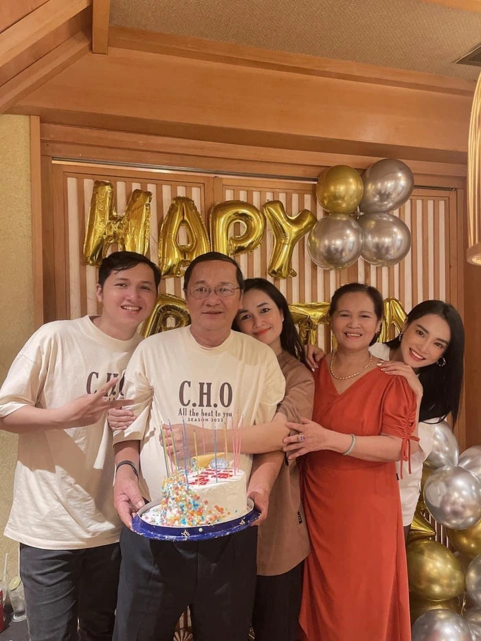 Nhã Phương tiết lộ lý do Trường Giang vắng mặt trong sinh nhật bố vợ-4