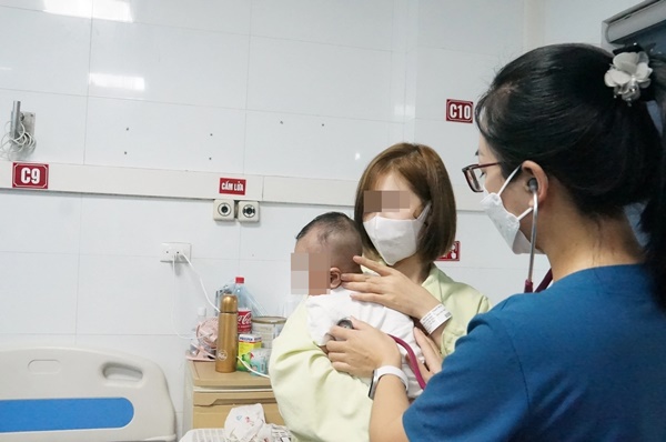 Bệnh nhân nhi bị sốt xuất huyết, tràn dịch màng phổi, bác sĩ đưa ra khuyến cáo-2