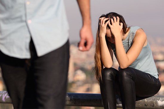 Vừa về nhà sau 2 năm đi làm xa, chồng đã đuổi vợ ra cửa