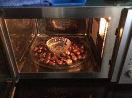 Rang lạc đừng bỏ ngay vào chảo: Làm thêm một bước này lạc giòn tan, thơm nức, để cả tuần vẫn ngon-5