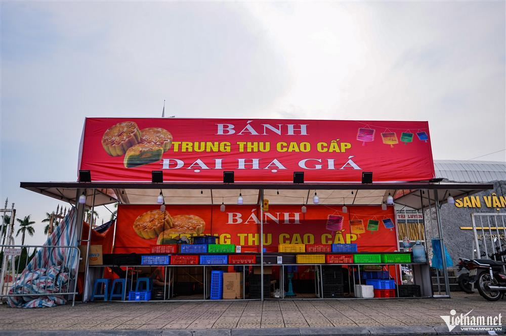 Bánh Trung thu bán tháo giá siêu rẻ khắp vỉa hè Hà Nội-11