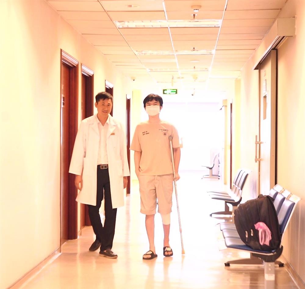 Đầu tiên tại Việt Nam: Kéo dài chân 13cm cho bệnh nhân ung thư xương-1
