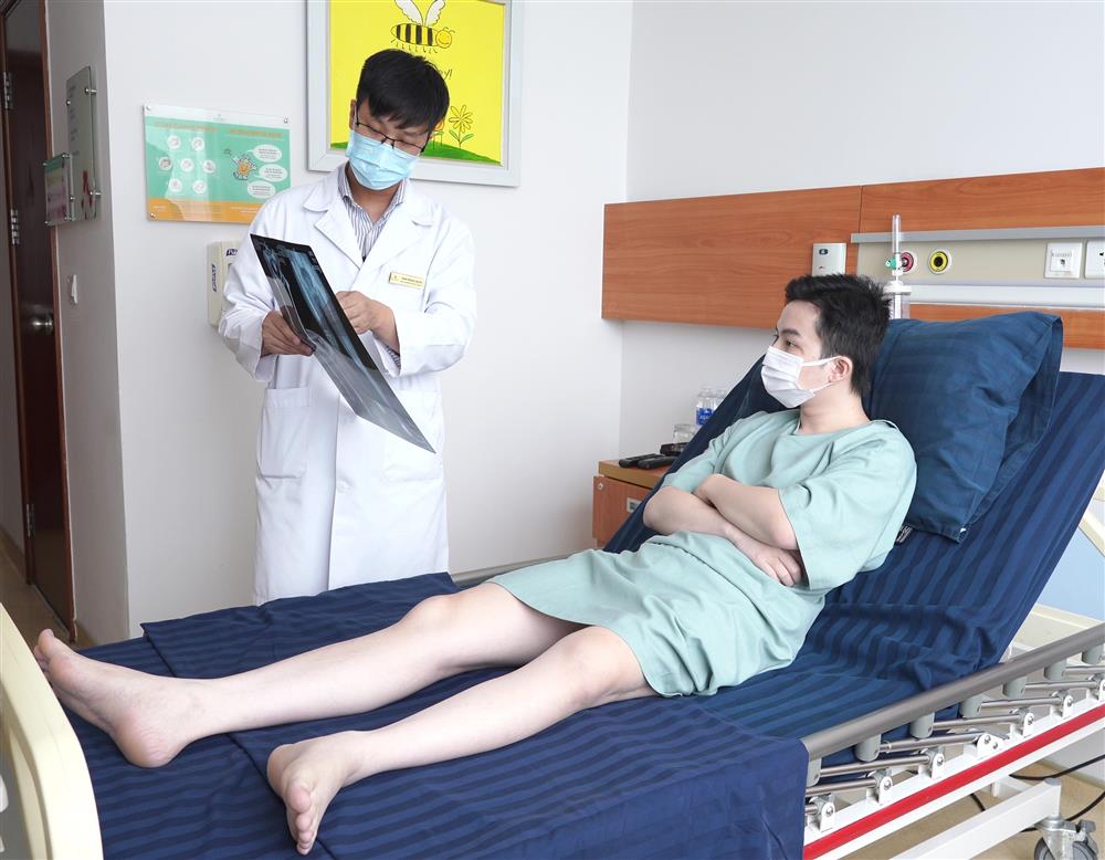 Đầu tiên tại Việt Nam: Kéo dài chân 13cm cho bệnh nhân ung thư xương-2