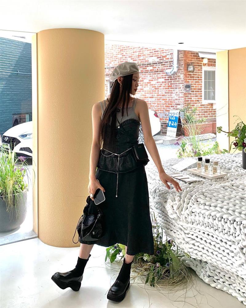 Gợi ý outfit xuống phố cuối tuần từ các cô nàng Hàn Quốc-2