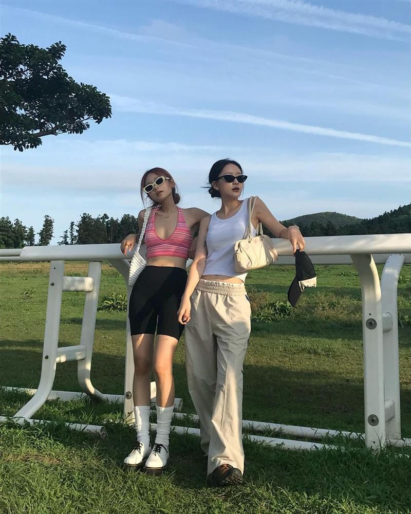 Gợi ý outfit xuống phố cuối tuần từ các cô nàng Hàn Quốc-8