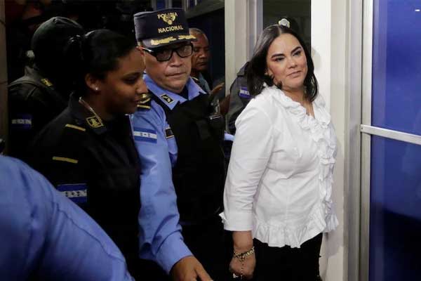 Cựu đệ nhất phu nhân vừa lĩnh án 14 năm tù vì tội biển thủ công quỹ là ai?-1