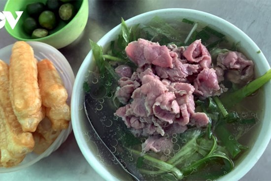 Bát phở ở Hà Nội không dưới 40.000 đồng vì… đắt từ mớ hành, quả ớt