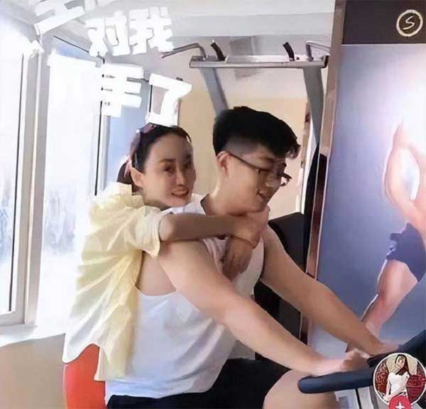 Cuộc sống hiện tại của người phụ nữ lấy con trai bạn thân-1