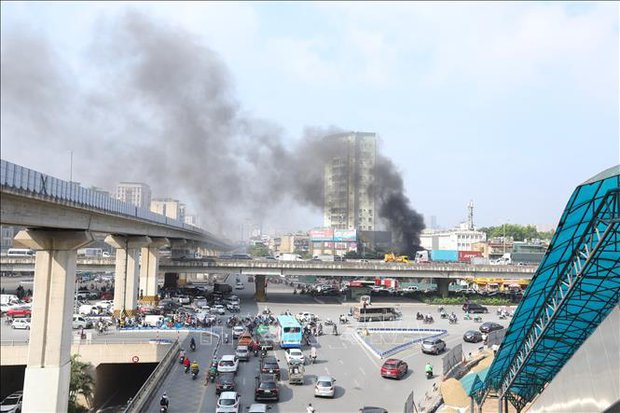 Hà Nội: Dập tắt đám cháy tại phố Khuất Duy Tiến-1