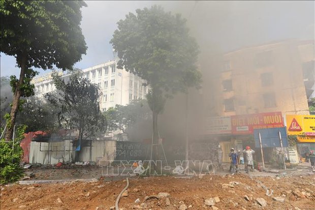 Hà Nội: Dập tắt đám cháy tại phố Khuất Duy Tiến-7