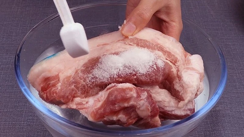 Thịt lợn để nửa năm vẫn tươi ngon, chuẩn vị cần nhớ: Không cho trực tiếp vào tủ lạnh hãy làm thêm bước này-3