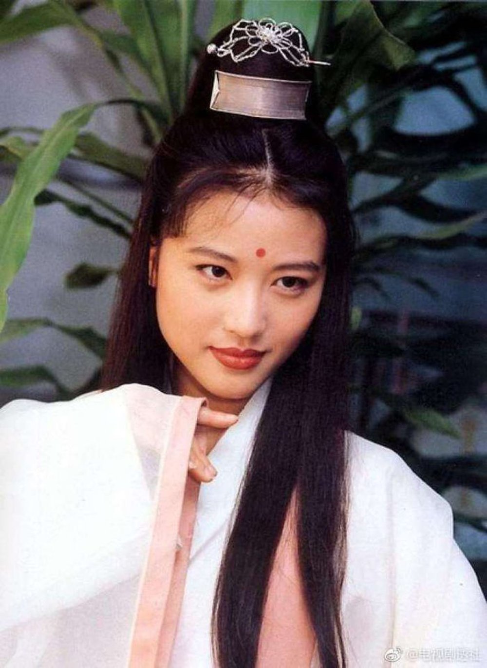 Chu Chỉ Nhược Châu Hải My sống một mình trong biệt thự rộng lớn sau thăng trầm tình cảm-2