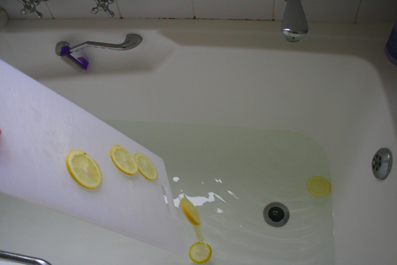 Không dùng chất tẩy rửa, chỉ cần thứ rẻ bèo này, bồn tắm ố vàng trở nên trắng sáng đến bất ngờ-2