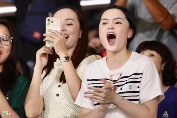 Lóa mắt bộ sưu tập túi hiệu bạc tỷ vợ trung vệ Đỗ Duy Mạnh-2