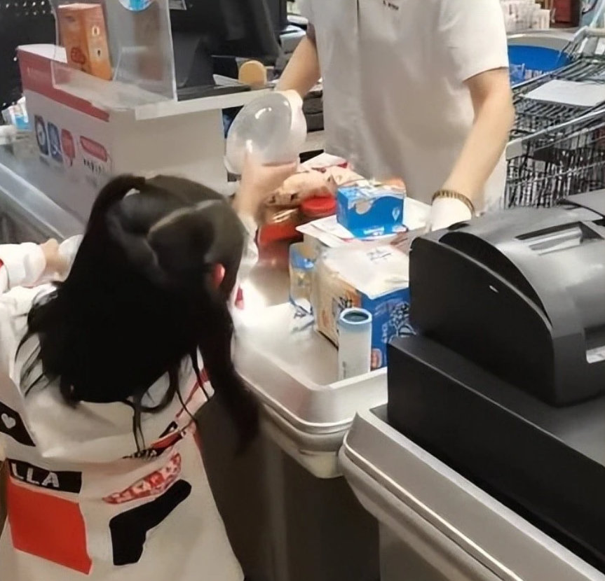 Tiền ăn vặt 1 ngày dưới 20.000”, cách tỷ phú dạy con tiêu tiền-3