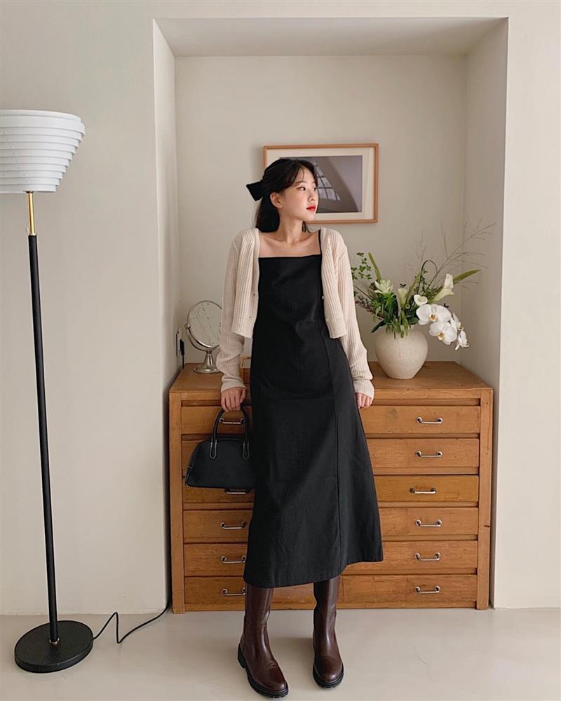 10 cách mặc váy hai dây hợp với mùa thu-3