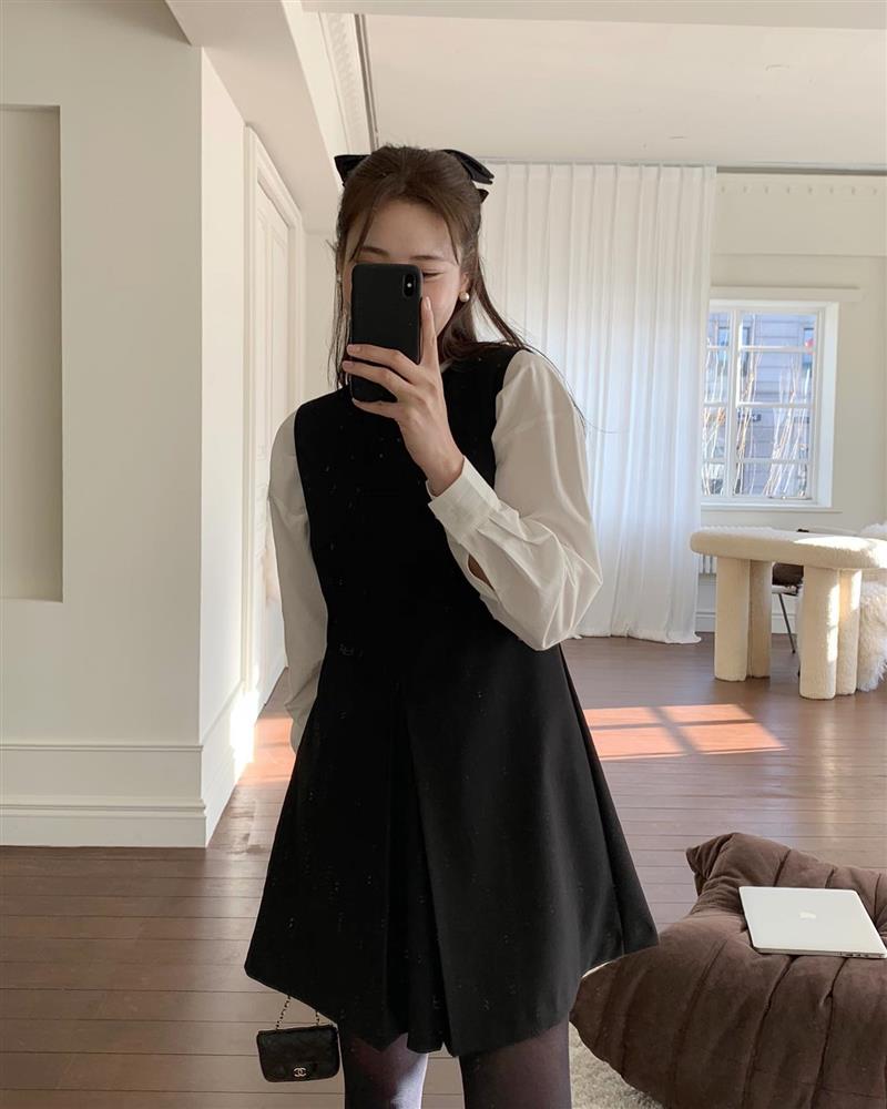 10 cách mặc váy hai dây hợp với mùa thu-9