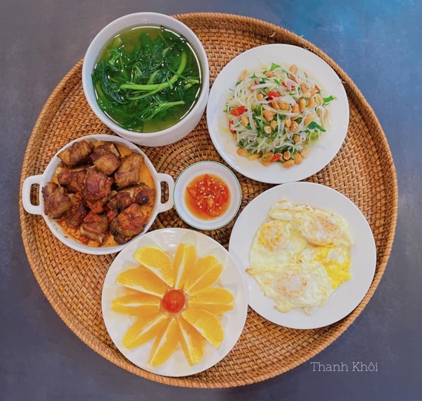 Ông xã không khoái nhà hàng vì chỉ loanh quanh buffet hoặc lẩu, vợ đảm trổ tài cơm nhà ngon miệng, bày biện đẹp mắt-2