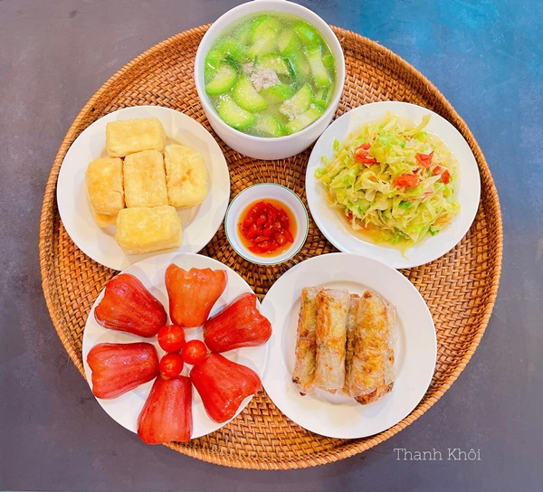 Ông xã không khoái nhà hàng vì chỉ loanh quanh buffet hoặc&nbsp;lẩu, vợ đảm trổ tài cơm nhà ngon miệng, bày biện đẹp mắt-12