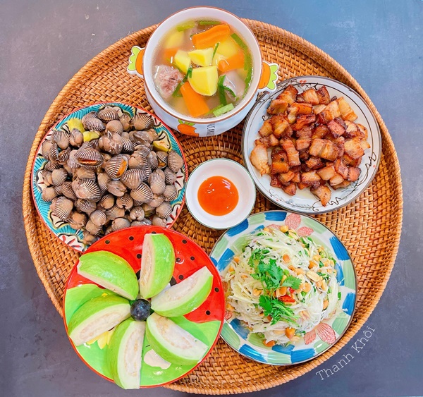 Ông xã không khoái nhà hàng vì chỉ loanh quanh buffet hoặc&nbsp;lẩu, vợ đảm trổ tài cơm nhà ngon miệng, bày biện đẹp mắt-15