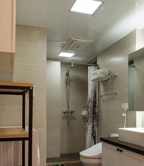 Phòng tắm không có cửa sổ, tối tăm, ẩm thấp và có mùi hôi: Làm thế nào để cứu nó?-2