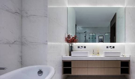 Phòng tắm không có cửa sổ, tối tăm, ẩm thấp và có mùi hôi: Làm thế nào để cứu nó?-5