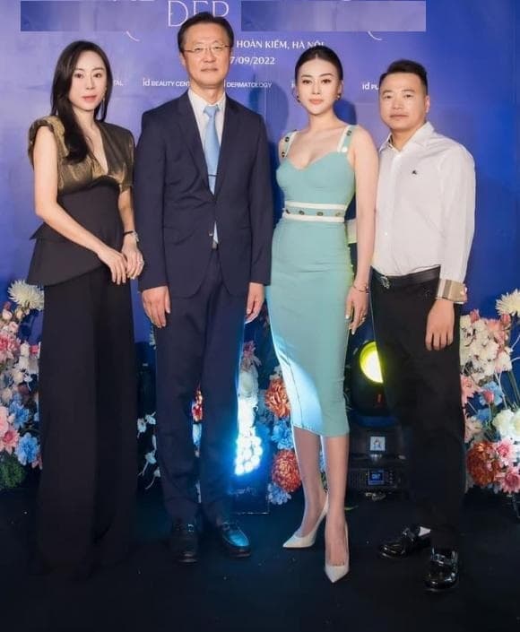 Phương Oanh bất ngờ xóa ảnh chụp cùng Shark Bình trên trang cá nhân-1