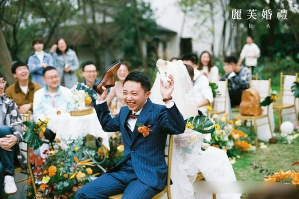 Vì một pha ăn trộm mà có vợ, chú rể tổ chức đám cưới ở làng quê đẹp như tranh-10