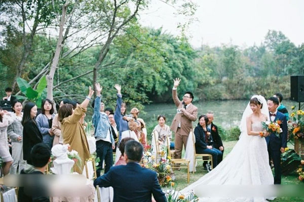 Vì một pha ăn trộm mà có vợ, chú rể tổ chức đám cưới ở làng quê đẹp như tranh-9