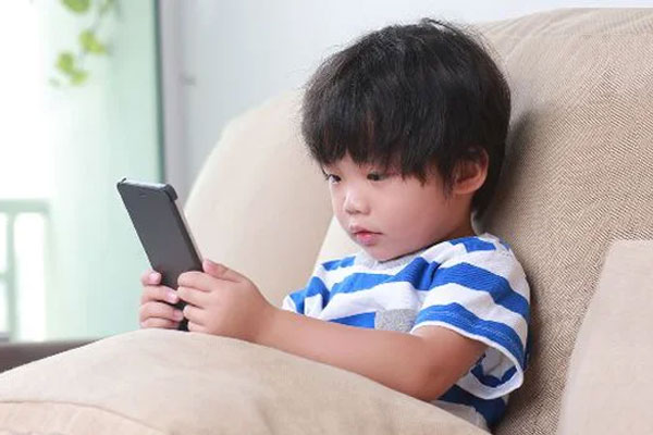 7 cách giúp trẻ cai nghiện điện thoại thành công-1