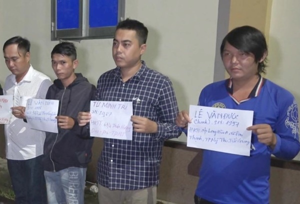 Ném mắm tôm, trứng vịt thối vào nhà người nợ tiền-2