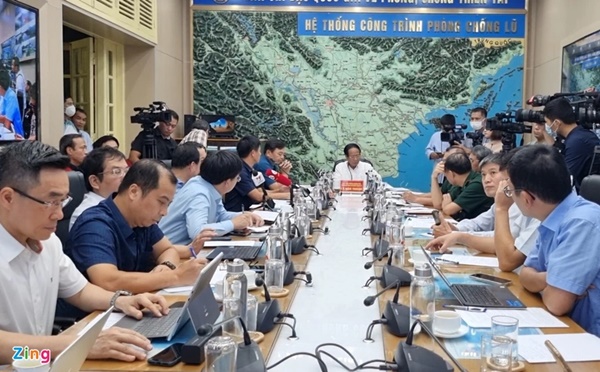 Miền Trung tính sơ tán 870.000 dân để ứng phó siêu bão Noru-2