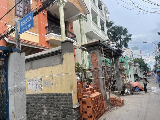 TP.HCM: Sập tường biệt thự, một người bị vùi lấp-1