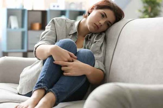 Dẫn con gái đi chơi, con hỏi một câu mà tôi đau thắt lòng