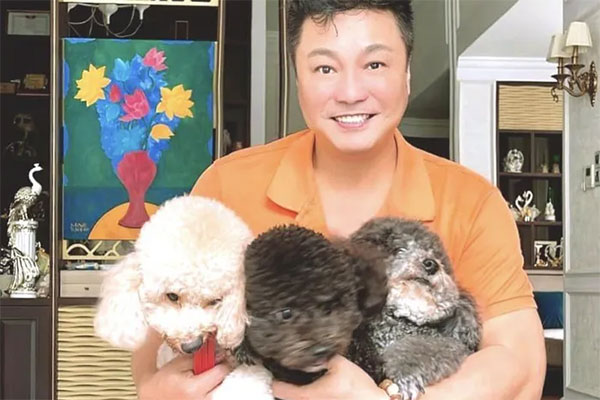 Cô gái nuôi lươn làm thú cưng-1