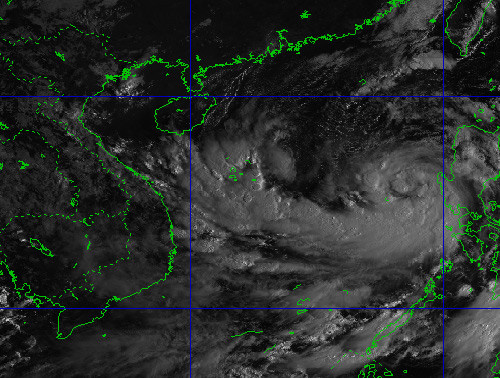 Siêu bão Noru sẽ quần thảo liên tục 4 giờ trong đất liền Quảng Ngãi - Huế-1