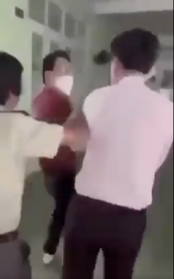 Phụ huynh và giáo viên xô xát vì học thêm-1