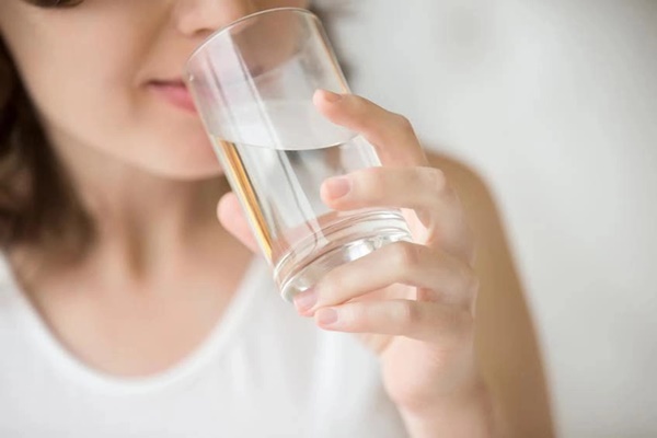 Buổi sáng ngủ dậy nên đánh răng hay uống nước trước mới đúng?-3