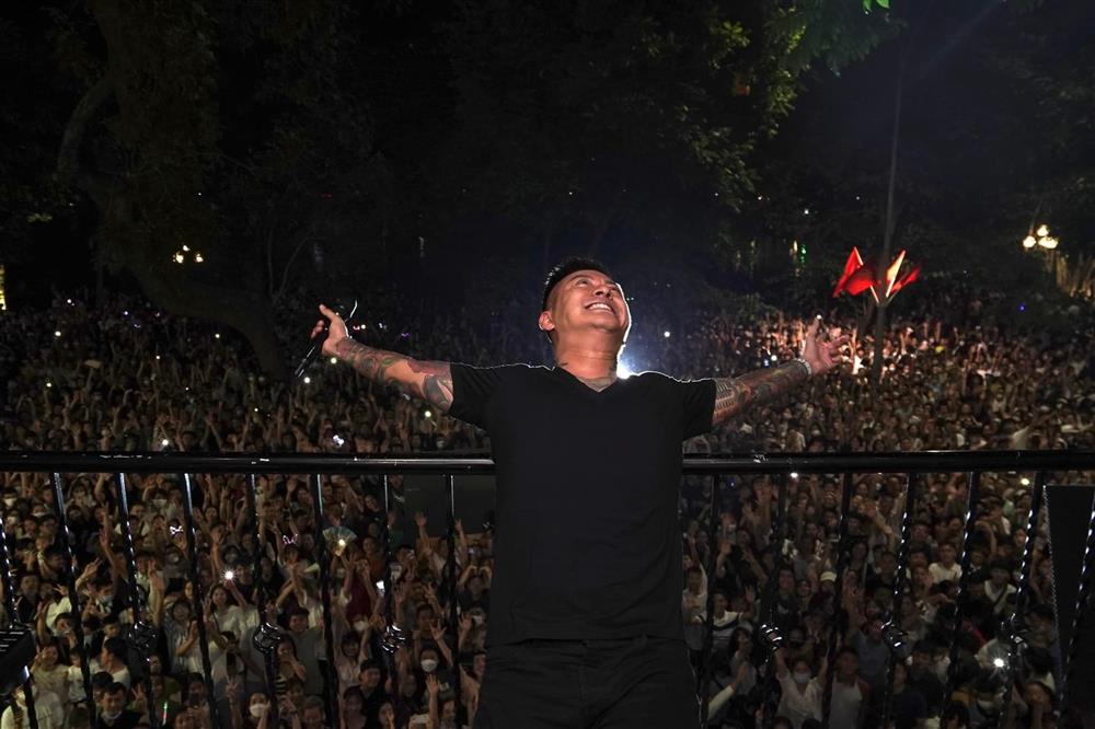 Có gì bên trong căn nhà phố cổ của nam ca sĩ Tuấn Hưng, nơi hàng nghìn khán giả vừa đến nghe hát?-2