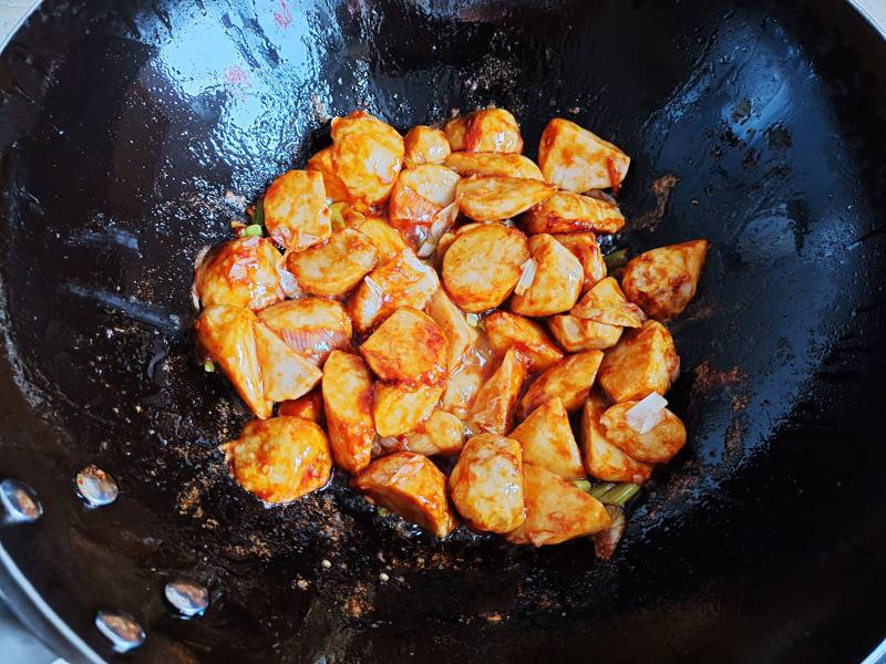 Khoai sọ rim mặn ngọt: Món chay ngon cho ngày đầu tháng-3